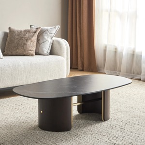 Table cylindrique ronde élégante en or conçue pour les chambres à coucher et les coins décoratifs avec un attrait intemporel - Product Image 3