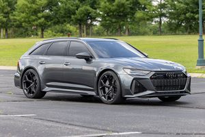 Audi RS6 Avant Performance 2025 d'occasion, 2 000 milles, V8 biturbo de 621 ch, très bien équipée, freins en céramique - Product Image 2