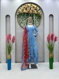 DISEÑADOR GEORGETTE PESADO BORDADO TOP DHOTI CON DUPATTA ROSA CON BLANCO - Product Image 3