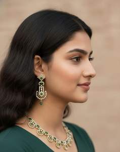 Conjunto de Collar y Aretes de Oro Antiguo Real Hechos a Mano de Alta Calidad con Diseño Floral Intrincado para Uso Étnico de la India - Product Image 2