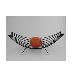 Bol à fruits en métal royal décoratif noir avec gravure florale et aspect vintage pour contenir des chocolats lors de jours spéciaux - Product Image 1