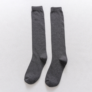 Chaussettes de sport unisexes en polyester de qualité supérieure pour hommes, mi-mollet, logo personnalisé, respirantes et antidérapantes pour le football, vente en gros - Product Image 5
