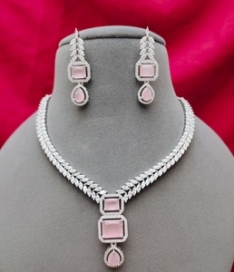 Ensemble de collier plaqué or et argent de créateur AD Stone de superbe qualité avec boucles d'oreilles Collection de vêtements de fête pour femmes et filles - Product Image 4