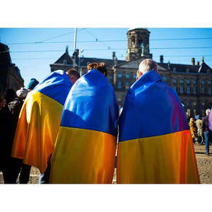 ชุดธงชาติยูเครน 2 ชิ้น ขนาด 3x5 ฟุต สำหรับใช้งานกลางแจ้ง ธงยูเครนพร้อมห่วงทองเหลืองและผ้าใบเย็บสองชั้น แข็งแรงทนทาน - Product Image 3