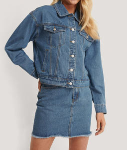 Veste en jean bleu à manches longues pour femme, de bonne qualité, coupe-vent, fermeture à bouton unique, imprimé pour l'automne - Product Image 1