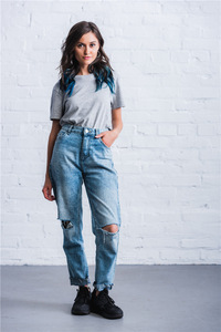 À la mode 205gsm 100% coton lâche filles courte longueur T-shirt imprimé Oem logo femmes haut T-shirt pour hommes livraison DDP - Product Image 5