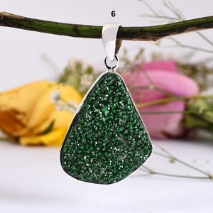 Colgante Artesanal de Plata de Ley 925 con Piedra Preciosa Natural de Uvarovita, Chapado en Oro Amarillo, Joyería Elegante para Ella - Product Image 3