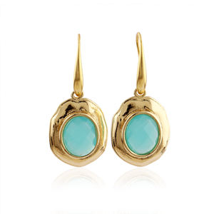 Pendientes colgantes con gemas ovaladas facetadas de calcedonia acuática, chapados en oro de 18k, con engaste de gemas, para regalo y uso como joyería. - Product Image 1