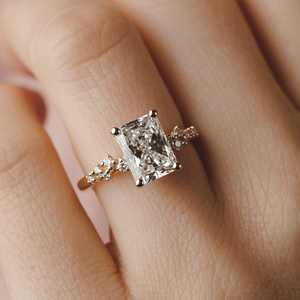 Anillos de boda de compromiso de diamante de corte radiante cultivado en laboratorio 925 Plata 10K 14K 18K oro sólido estilo clásico certificado IGI para fiestas - Product Image 2