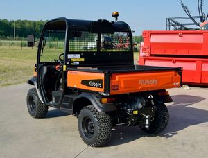 รถบรรทุกดีเซลอเนกประสงค์ Kubota 4x4พร้อมห้องโดยสารและเตียงบรรทุกด้านหลัง - Product Image 1