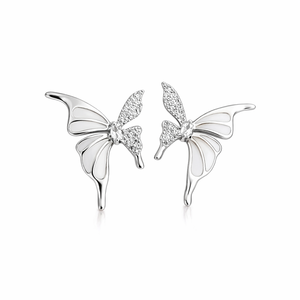 Boucles d'oreilles clous en forme de papillon en émail blanc tendance avec des accents de strass et des diamants de laboratoire en or pur 14 carats ou en argent - Product Image 3