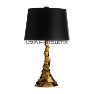 Lampe de table d'inspiration Art déco avec abat-jour en verre sculpté et base en laiton parfaite pour l'esthétique élégante de la maison moderne - Product Image 4