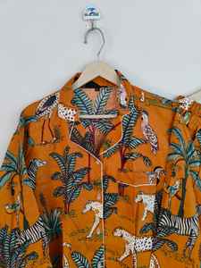 Conjunto de Pijama de Mujer, Hecho a Mano, con Estampado de Animales de la Selva, 100% Algodón Tejido, Cuello en V, Cierre de Botones, Mangas Largas, Largo Completo, Suave, para Verano - Product Image 2