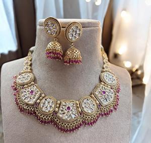 Ensemble Rajwadi traditionnel plaqué or avec boucles d'oreilles pour femmes collier Polki classique avec boucles d'oreilles bijoux de mariage de créateur - Product Image 1