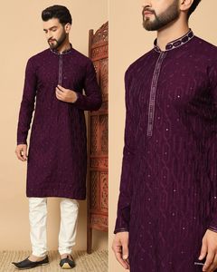 Vêtements pour hommes indiens, collection de vêtements ethniques haut de gamme pour toutes les occasions, kurtis en soie haut de gamme prêts à porter avec broderies - Product Image 3