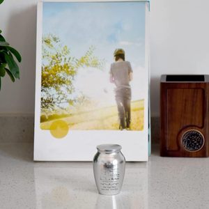 Urne personnalisée en acier inoxydable pour bébé, taille personnalisée, souvenir commémoratif en argent, urne décorative gravée pour la perte d'un enfant - Product Image 4