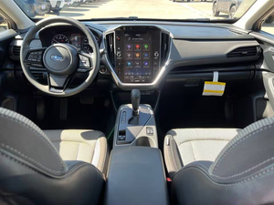 Subaru Crosstrek Limited AWD 2024 d'occasion, conduite à gauche, intérieur foncé, sièges en cuir, pneus R19, SUV automatique, toit en alliage d'aluminium - Product Image 4