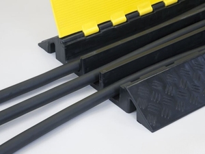 Protecteur de câble de sécurité Wesure 1000x300x45mm 3 canaux en caoutchouc avec revêtement en PVC Protection routière - Product Image 2