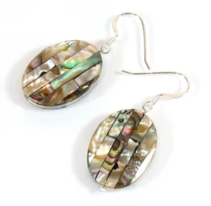 Pendientes Pequeños Personalizados de Fabricante Directo, Estilo Concha Marina de Moda, Chapados en Perla Madre, Tallados para Navidad - Product Image 5