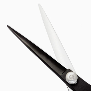 Tijeras de peluquero de acero alemán, hoja negra afilada con tornillo ajustable y reposapiés fijo, suministros de belleza para salón - Product Image 5