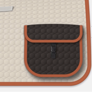 Fabricant de tapis de selle pour chevaux doublés de polaire sur mesure, offrant des tapis de selle équestres chauds et confortables pour la pratique équestre en hiver - Product Image 2
