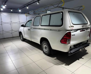 Toyota Hilux 2.8GD-6 Doble Cabina 4x4 Legend Automática 2024 Usada en Perfectas Condiciones - Product Image 5