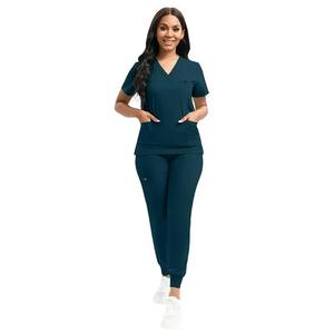 Ensemble de blouses pour femmes Performance Fit, tissu extensible respirant avec une forme épurée, idéal pour les infirmières et les professionnels de la santé - Product Image 3