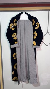 Veste en velours noir longue brodée motif tigre, cadeau pour elle, manteau bohème Suzani, veste florale Suzani, cadeau unique pour elle - Product Image 2