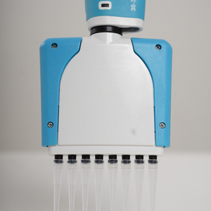 Pipeta Vertex Gold de 8 canales, totalmente autoclavable, pantalla de 4 dígitos, resistencia UV, mecanismo de bloqueo de volumen, certificado ISO9001 ABS - Product Image 4