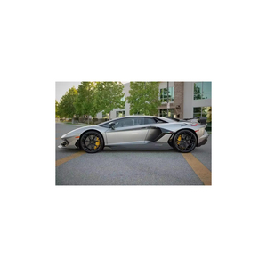 Lamborghini Aventador Roadster avec décapotable, permettant la conduite de supercar en plein air - Product Image 3