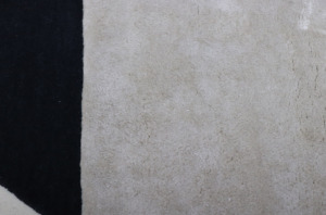 Tapis design moderne en laine et Tencel monochrome, écologique, tufté à la main, à fort contraste noir et ivoire, géométrique, pour la décoration intérieure - Product Image 2