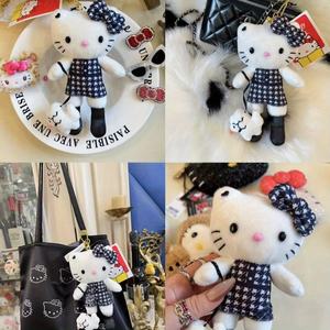 Bambola Novelty Halokitty Stile Celebrità con Gambe Lunghe, Gonna Corta Nera e Stivali, Peluche per Ragazze - Product Image 6