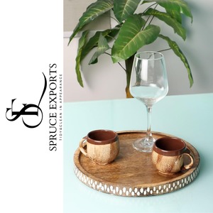 Plateau en bois rond sculpté à la main de haute qualité pour les aliments et les boissons disponibles Meilleurs prix Parfait pour le service et la décoration intérieure - Product Image 4