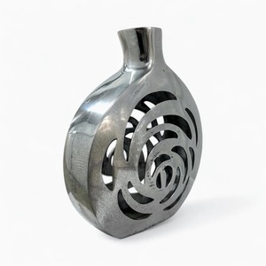 Jarrón Minimalista con Acabado Plateado y Diseño de Rosas Caladas, Piezas Decorativas para Estantes o Consolas, Venta al por Mayor desde India - Product Image 2