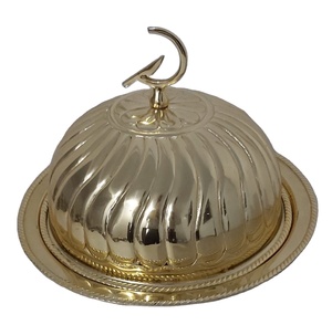 Plateau confortable de qualité supérieure utilisé pour servir les dattes et autres aliments de cuisine disponibles en or et en argent avec un design en relief et sculpté - Product Image 1