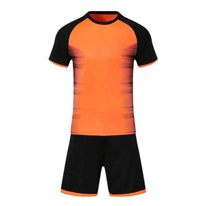 Fabricant sur mesure avec de nouveaux vêtements de sport actifs élégants avec des ensembles d'uniformes de football pour hommes Nouvelle mode dernière impression - Product Image 1