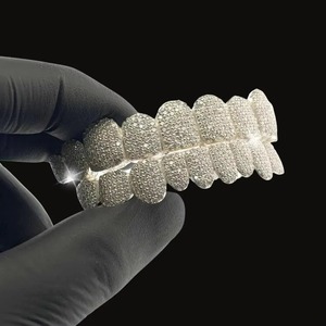 Grillz de diamante cultivado en laboratorio personalizado de fabricación india para dientes superiores inferiores disponibles Moissanite creado en laboratorio de oro amarillo de oro rosa - Product Image 1