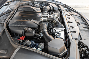 V8 biturbo de segunda mano con paquetes de competición y ejecutivo, propiedad de California - Product Image 3