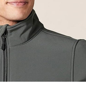 Chaqueta de Invierno Impermeable con Capucha de Lona Premium para Hombre con Logotipo Personalizado, Cuello Alto y Logotipo en la Parte Delantera - Product Image 4
