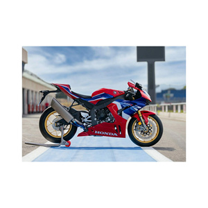 ซื้อ |   ข้อเสนอพิเศษปี 2025 รถจักรยานยนต์ฮอนด้า CBR1000RR 1000 ซีซี ระบายความร้อนด้วยน้ำ เครื่องยนต์สี่จังหวะ เบนซิน สำหรับการแข่งขันแบบสปอร์ต - Product Image 3