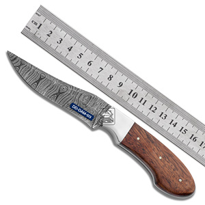 Cuchillo de caza hecho a mano con hoja de acero de refuerzo de acero damasco y mango de madera de caoba y Funda de cuero en relieve - Product Image 4