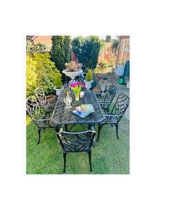 Ensemble de table en fonte avec quatre chaises Design artistique pour des sièges extérieurs élégants et fonctionnels pour les hôtels - Product Image 2