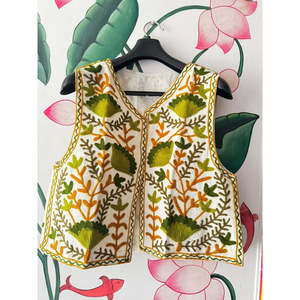 Chaleco Corto de Invierno Verde para Mujer, con Capucha, Bordado, Decoración Vintage, Tejido de Punto, Relleno de Algodón, Tela Impermeable - Product Image 1