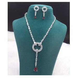 Ensemble de pendentifs AD à la mode Bijoux légers et à la mode pour femmes et filles disponibles à un prix abordable depuis l'Inde - Product Image 1