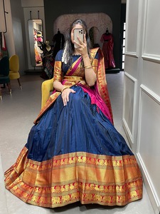 Vêtements traditionnels indiens vente chaude coton Lehenga Choli & Dupatta avec Zari tissage travail femme mode exportateur et fournisseur - Product Image 2