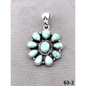 Pendentif Paloma fait main du Sud-Ouest, en turquoise, diamant et zircon, serti clos en or rose, motif floral, en argent sterling plaqué rhodium et or - Product Image 3