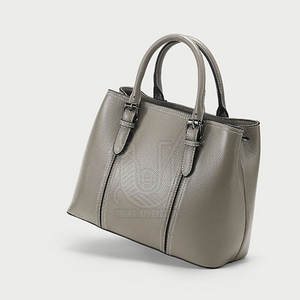 Sac à main en cuir pour femme avec logo personnalisé, deux anses, fermeture éclair, léger, durable, service OEM, imperméable, fabriqué au Pakistan - Product Image 3