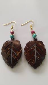 Joyería inspo Pendientes de cáscara de coco de tamaño mediano Pendientes de cáscara de coco personalizados ÁNGULO - Product Image 2