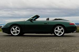 Porsche 911 Carrera Cabriolet 2001 d'occasion, boîte manuelle 6 vitesses, vert forêt, métallisé, principalement détenue en Californie, non modifiée - Product Image 3