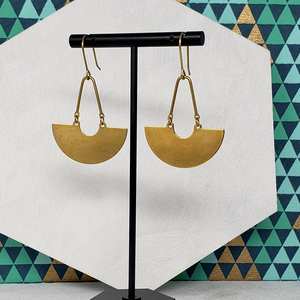 Pendientes de media luna modernos | Minimal Brass Arc Dangle | Joyería Bohemia - Product Image 5